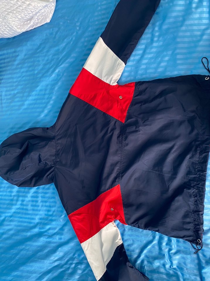 Kadın Kapüşonlu Rüzgarlık Mont - Görsel 4