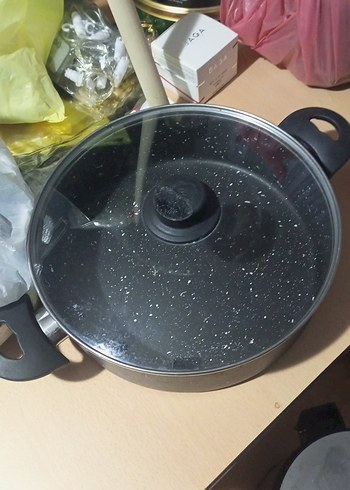 Parlak Siyah Cam Kapaklı Tencere