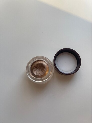 Beden Renk Charlotte Tilbury eyes to mesmerise cream eyeshadow.
