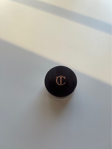 Charlotte Tilbury eyes to mesmerise cream eyeshadow.