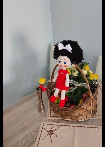 Barbie Renkli Kırmızı Elbiseli Bebek Oyuncak