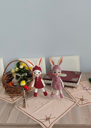 Beden Renk Pembe ve Bordo Örgü Tavşan Bebekler
