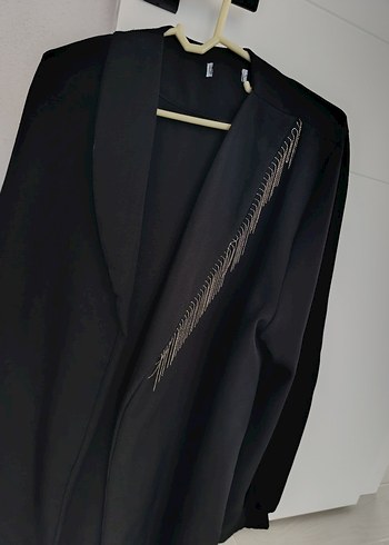 Zincir Detaylı Siyah Kadın Uzun Blazer