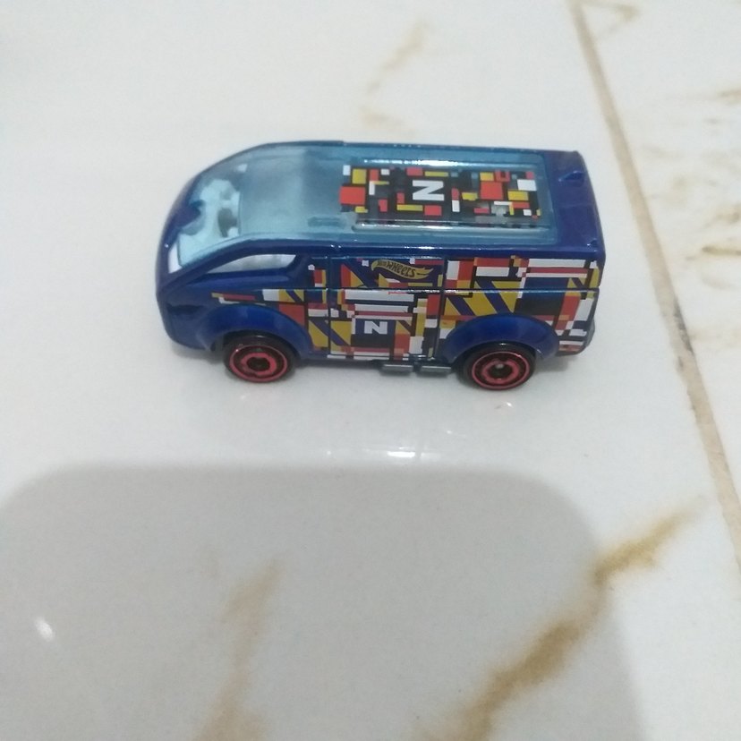 Renkli Mavi Oyuncak Araba - Görsel 2