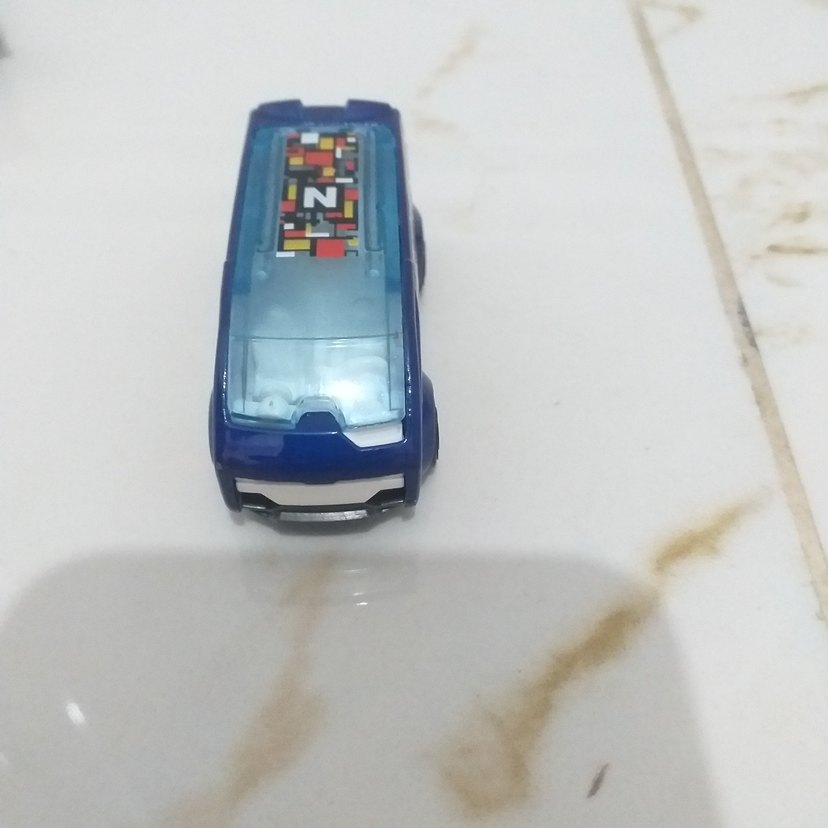 Renkli Mavi Oyuncak Araba - Görsel 3