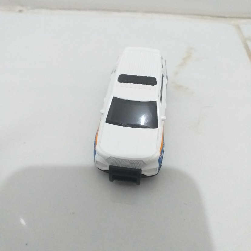 Beyaz Renkli Ambulans Oyuncak Araba - Görsel 2