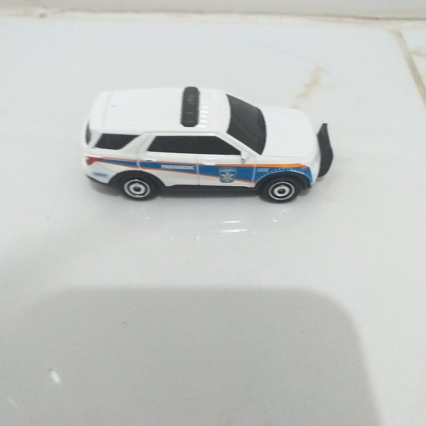 Beyaz Renkli Ambulans Oyuncak Araba - Görsel 3