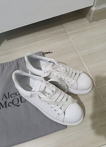 41 numara unisex Alexandra MCÒEEN