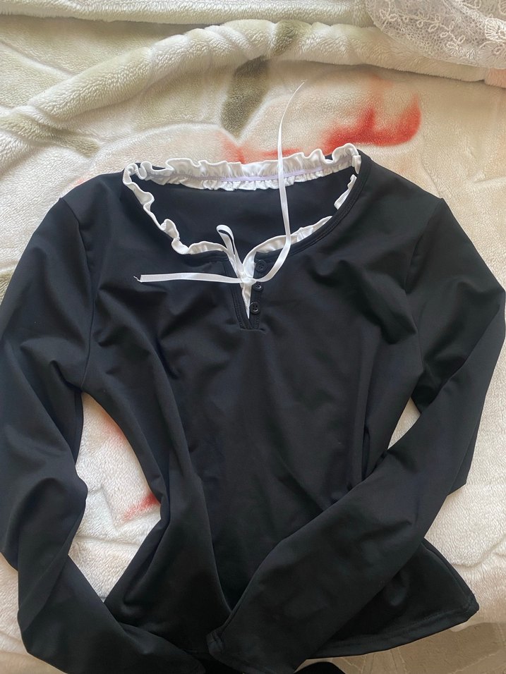 Dantelli V Yaka Bluz - Görsel 5