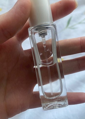 Kadın Parfümü ve para cüzdanı - Görsel 9