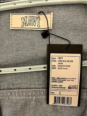 Mavi Jeans mavi kot ceket etiketi üstünde