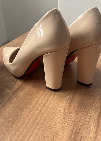 37 Beden ten rengi Renk Bej Kadın Kalın Topuklu Stiletto