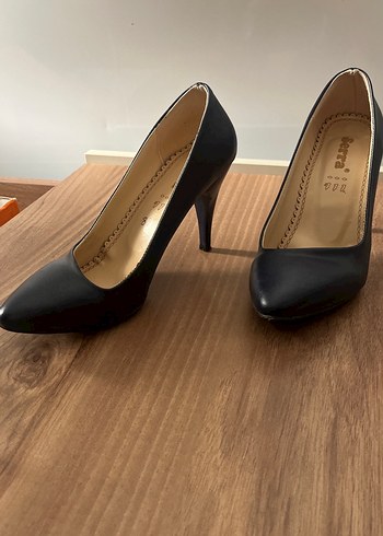 Siyah Stiletto Topuklu Kadın Ayakkabı