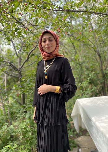 Uzun Siyah Piliseli Kadın Elbise - Görsel 3