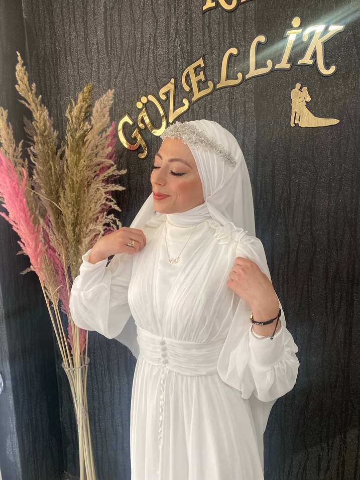 Uzun Kol Drapeli Beyaz Tesettür Abiye - Görsel 2