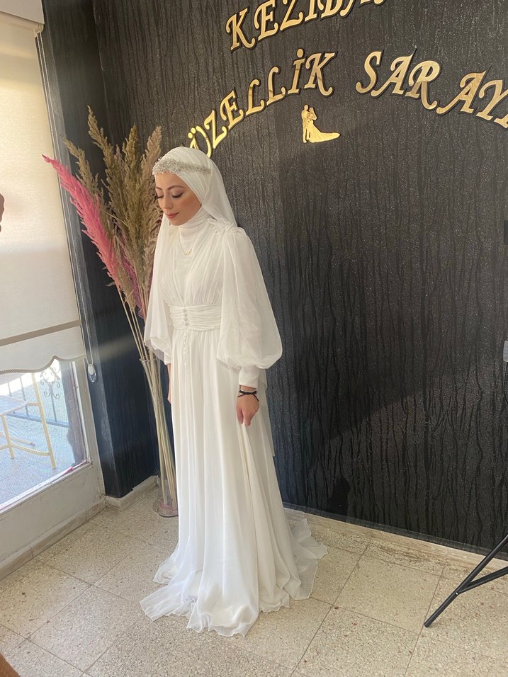 Uzun Kol Drapeli Beyaz Tesettür Abiye - Görsel 4