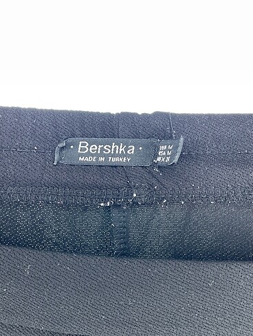 m Beden siyah Renk Bershka Kumaş Pantolon %70 İndirimli.