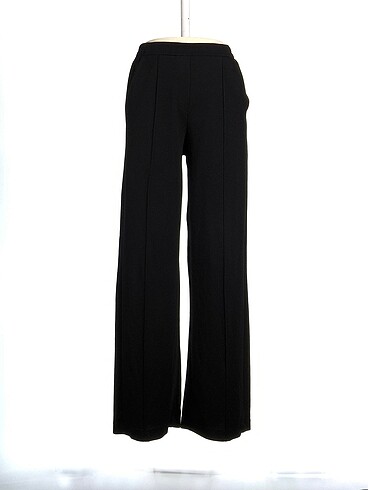 Bershka Kumaş Pantolon %70 İndirimli.