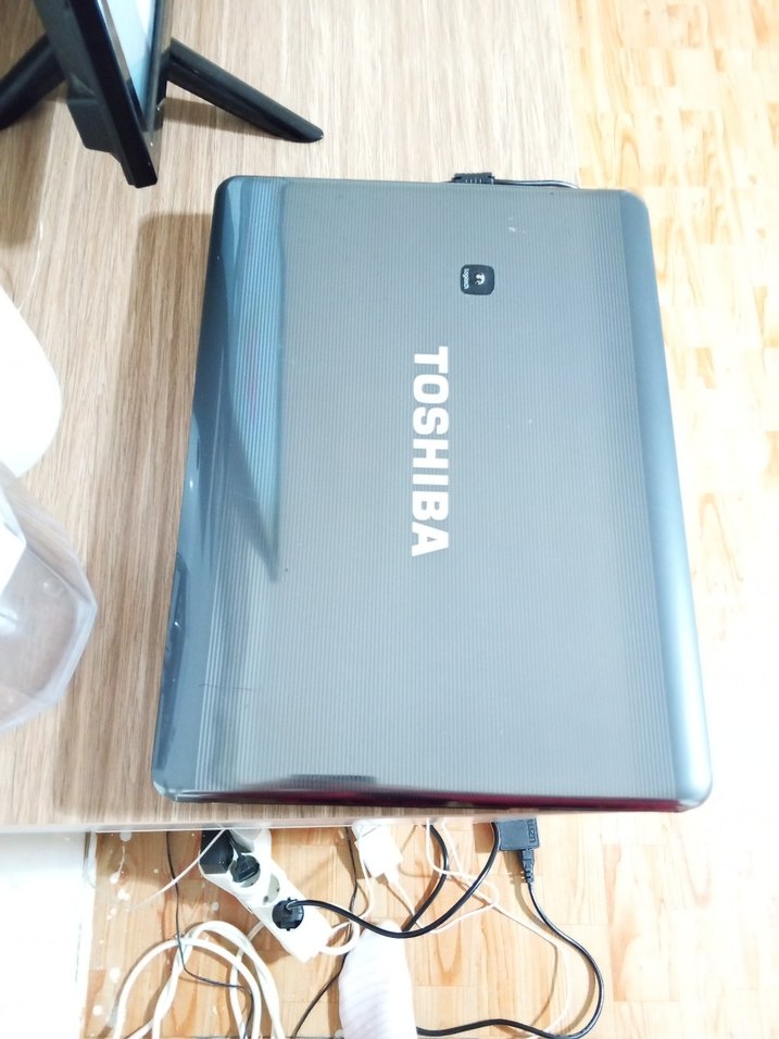 GRİ TOSHİBA SATELLİTE A300 DİZÜSTÜ BİLGİSAYAR - Görsel 3