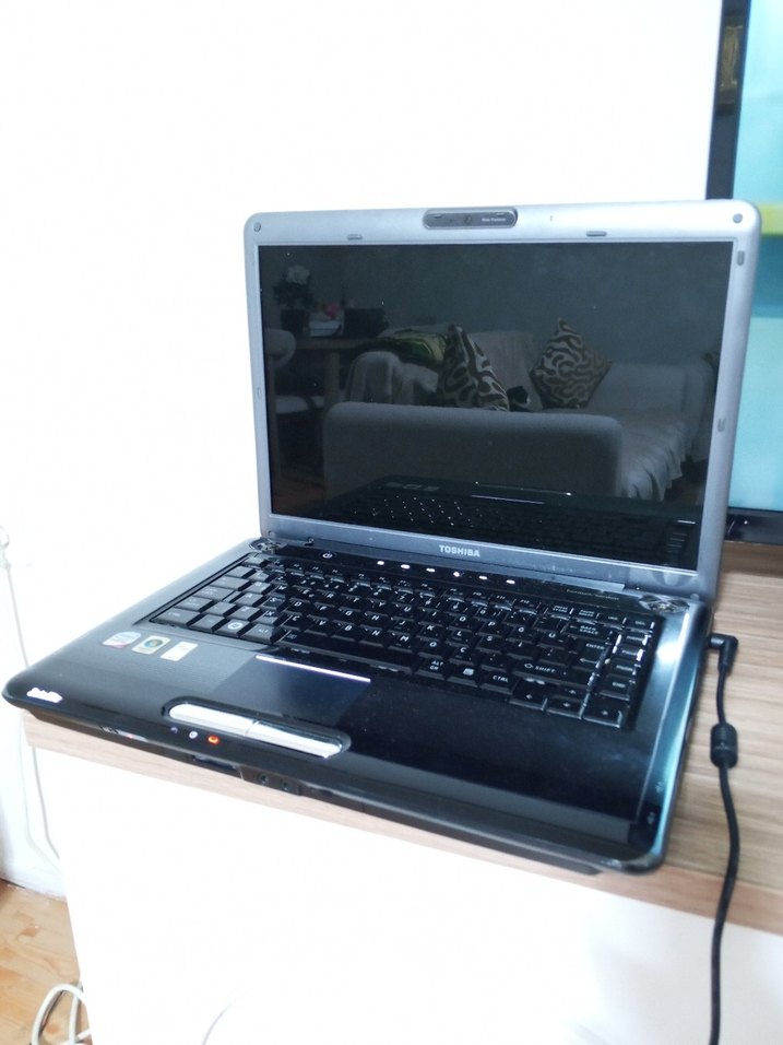 GRİ TOSHİBA SATELLİTE A300 DİZÜSTÜ BİLGİSAYAR - Görsel 2