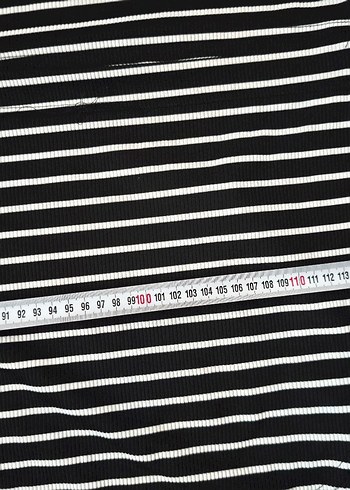 Siyah Beyaz Çizgili Uzun Kadın Takım - Görsel 3