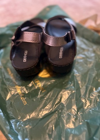 Derimod Gri Yılan Desenli Dolgu Topuklu Kadın Sandalet - Görsel 3