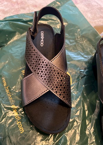 Derimod Gri Yılan Desenli Dolgu Topuklu Kadın Sandalet - Görsel 2