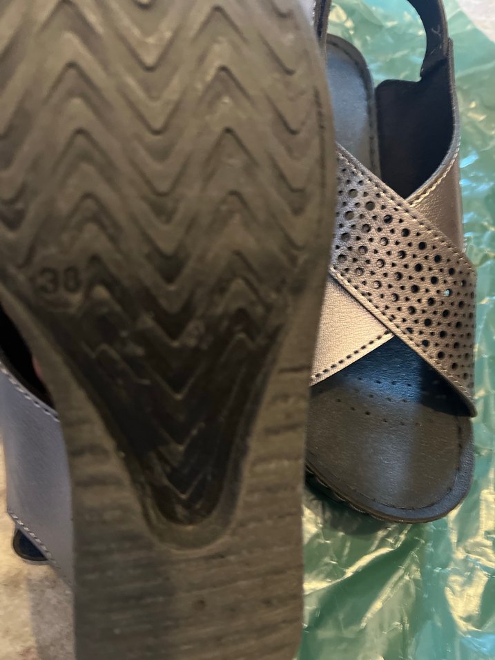 Derimod Gri Yılan Desenli Dolgu Topuklu Kadın Sandalet - Görsel 4