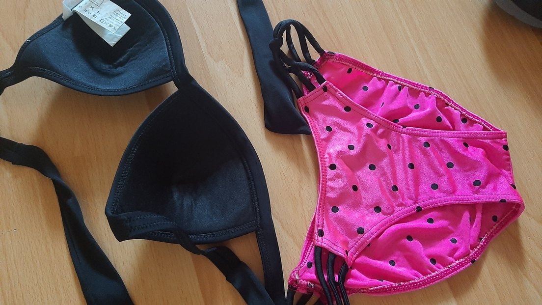Siyah Üst ve Pembe Puantiyeli Bikini Altı - Görsel 2