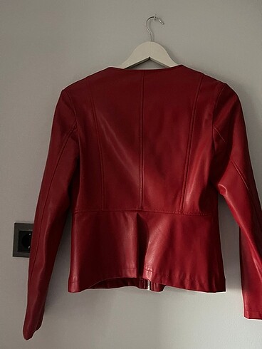 Zara Zara kırmızı deri ceket