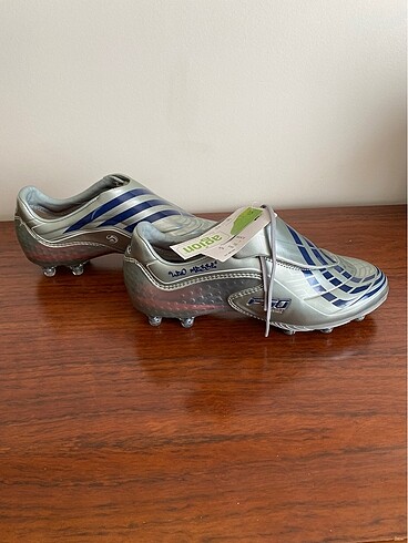 F50,9 Tunit Adidas Krampon