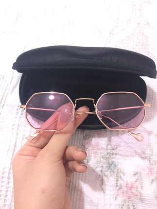 Pembe Gözlük