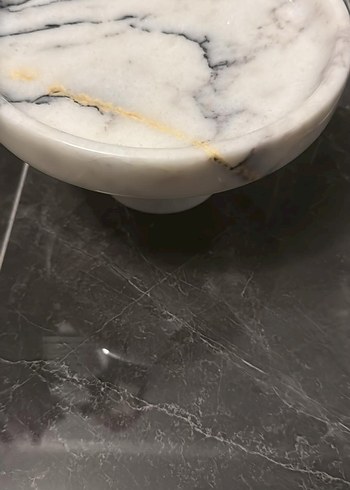 marandmore Rolin Ayaklı Beyaz Mermer Servis Tabağı 24 cm - Görsel 4