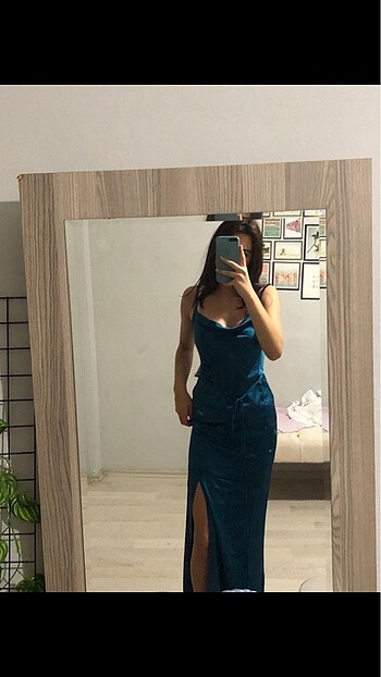 Zümrüt yeşili uşaklı astarlı saten abiye