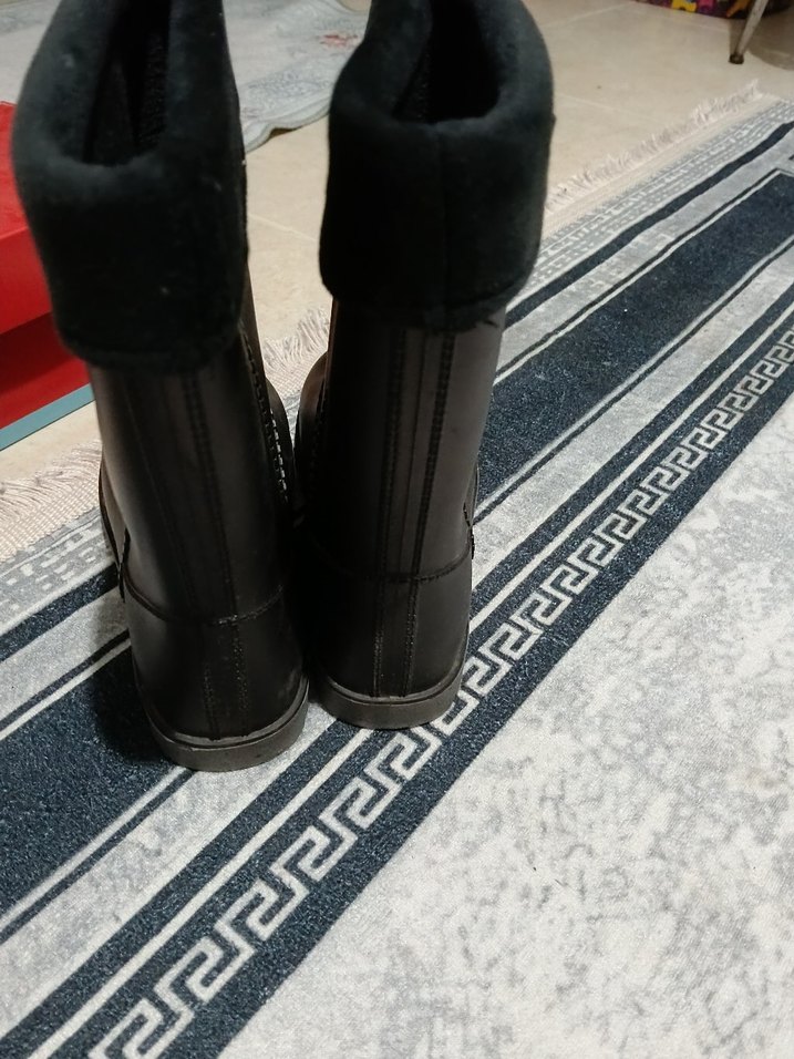 Siyah ici Kürklü yagmur cizmesi - Görsel 2