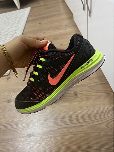 Nike ORJİNAL NİKE KOŞU AYAKKABISI