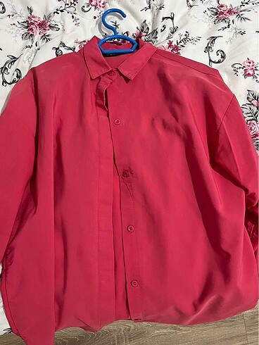 Pembe gömlek