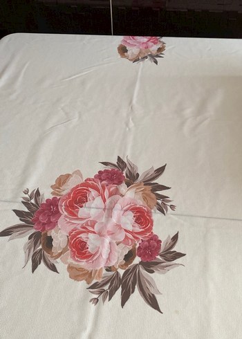 Çiçek Desenli Beyaz Masa Örtüsü - Görsel 2