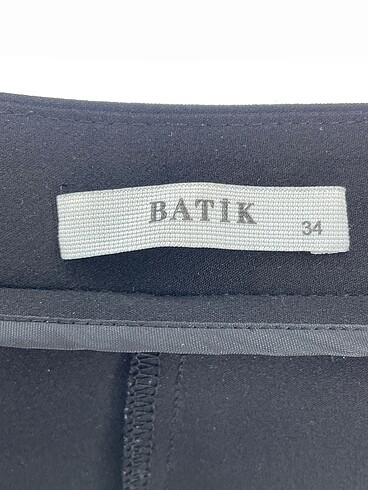 34 Beden siyah Renk Batik Düz Kesim %70 İndirimli.