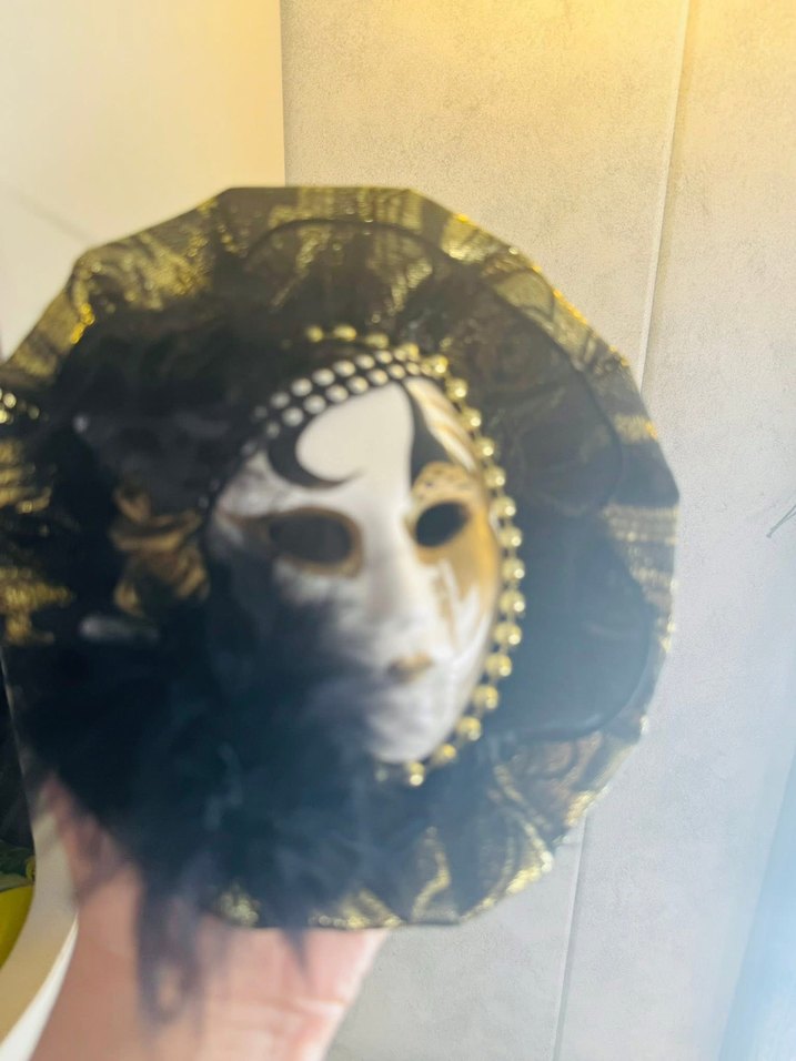 Siyah Altın Detaylı Dekoratif Maske - Görsel 5