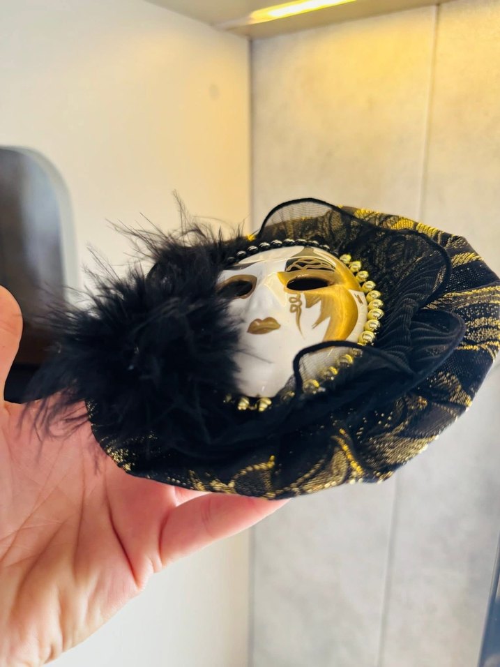 Siyah Altın Detaylı Kadın Maskesi - Görsel 3