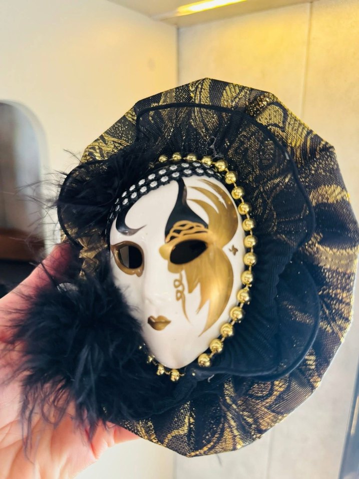 Siyah Altın Detaylı Kadın Maskesi - Görsel 2
