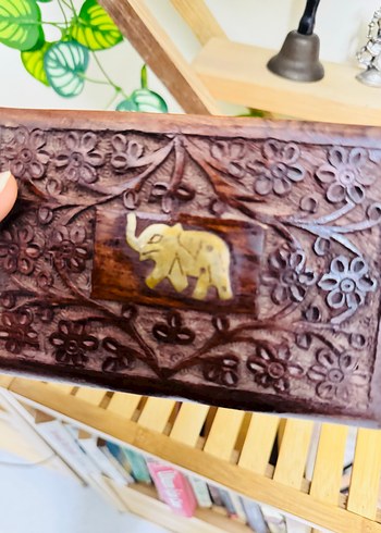 Koyu Kahverengi Oyma Ahşap Oyuncak Kutu - Görsel 4