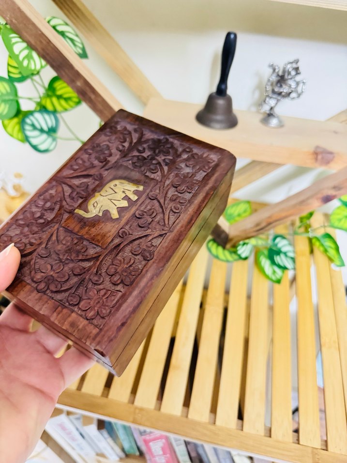 Koyu Kahverengi Oyma Ahşap Oyuncak Kutu - Görsel 5