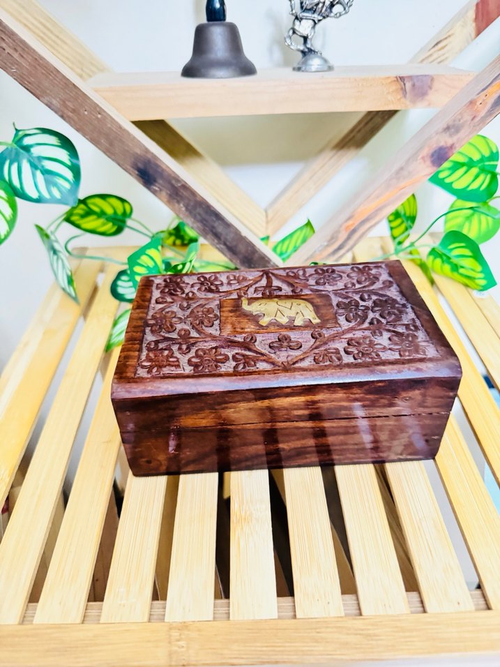 Koyu Kahverengi Oyma Ahşap Oyuncak Kutu - Görsel 2