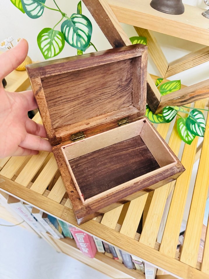 Koyu Kahverengi Oyma Ahşap Oyuncak Kutu - Görsel 3