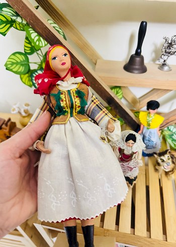 Renkli Geleneksel Kıyafetli Bebekler ve Hayvan Figürü - Görsel 7