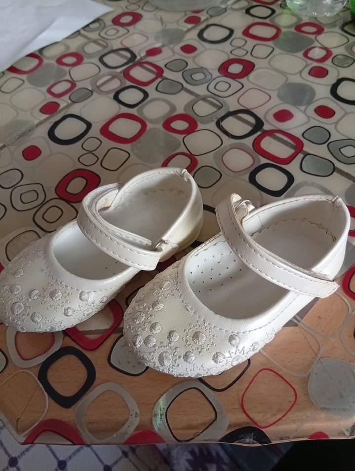 Beyaz Nakışlı Kız Babet Ayakkabı - Görsel 2