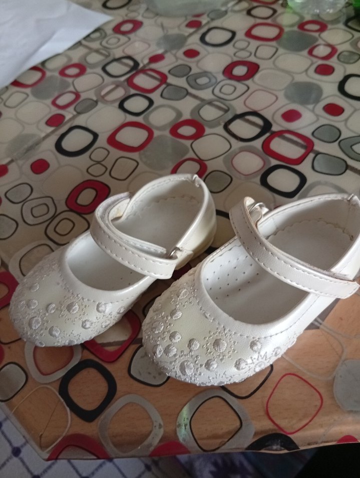 Beyaz Nakışlı Kız Babet Ayakkabı - Görsel 3