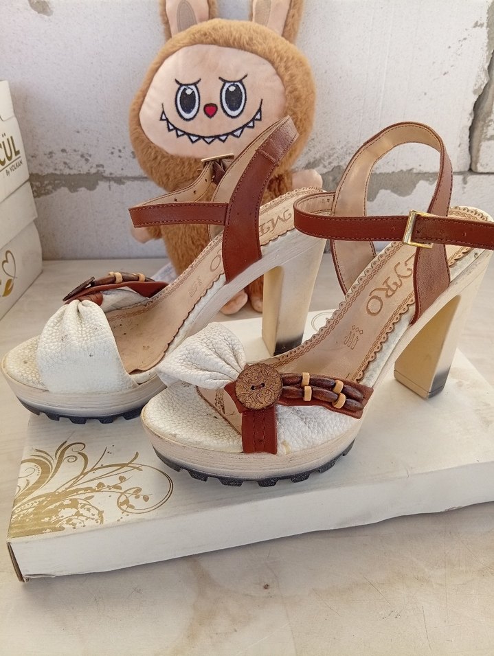 Renkli Baskılı Toka Detaylı Platform Topuklu Kadın Sandalet - Görsel 4